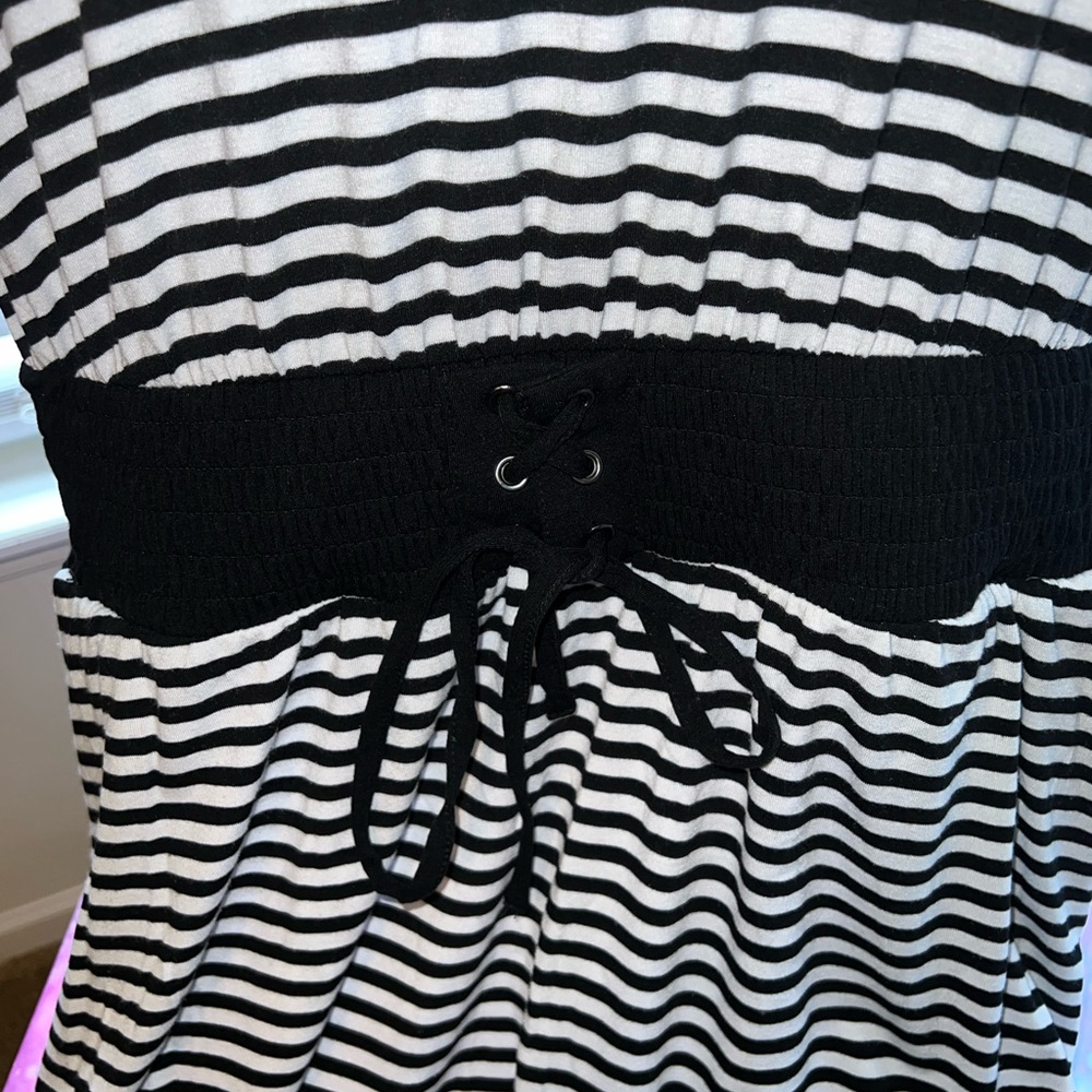 Torrid Size 1 Smocked Waist T-Shirt Dress - Jersey Stripe Black & White - Picture 4 of 6